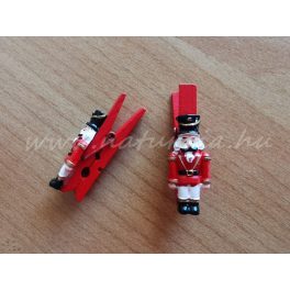   Fa csipesz, dekor csipesz (4,5 cm) DIÓTÖRŐ figurával (3,5 cm, poly) PIROS