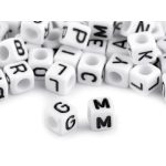 betűgyöngy, műanyag, fehér alapon fekete betűkkel (300 db / csomag)