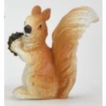 mókus mogyoróval / dióval, kerámia figura, KICSI (3 * 4,5 cm) 04.