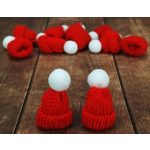 mini, kötött, bojtos sapka - PIROS (5 cm)