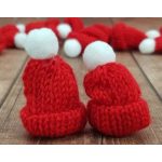 mini, kötött, bojtos sapka - PIROS (5 cm)