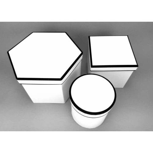 3 különböző alakú (hatszög, kör és négyszög alapú) papírdobozból álló készlet (3 db-os szett), FEHÉR színű FEKETE díszcsíkkal