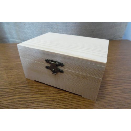 Fa doboz, fém csatos, TÉGLALAP alakú (12,5*9*6 cm)