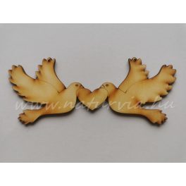   fa figura, GALAMBOK SZÍVVEL (lézervágott), egyik oldalán gravírozott (15*6 cm)